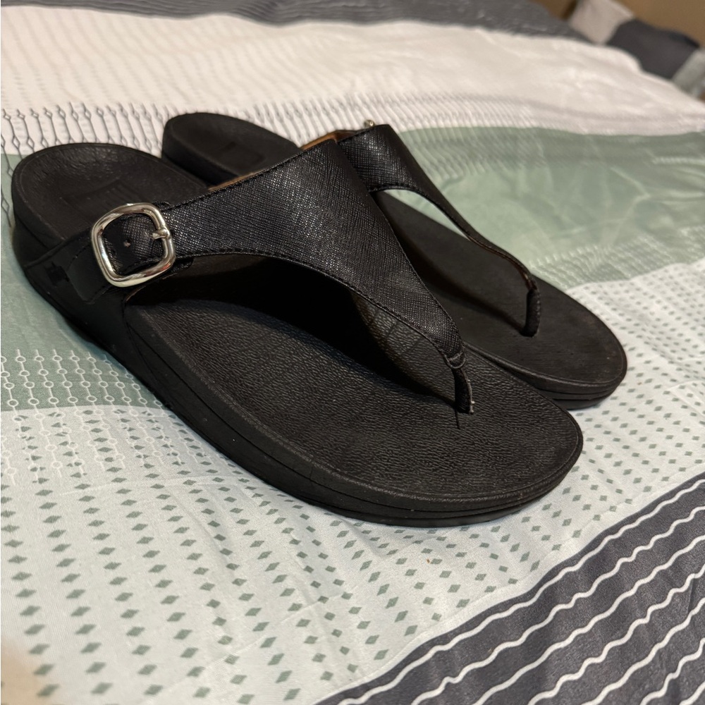 Fitflop Lulu Adjustable Buckle Toe post sandals
